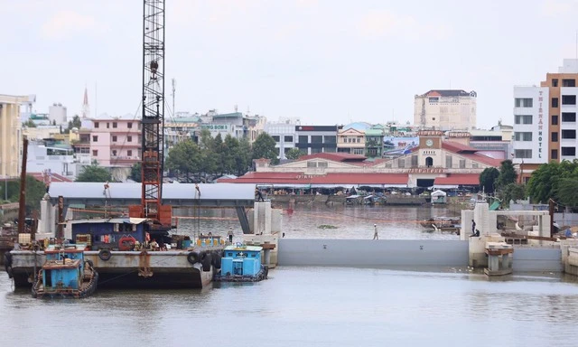 Trung tâm Cần Thơ 'thoát ngập' dù triều cường vượt báo động 3 2 Trung tâm Cần Thơ 'thoát ngập' dù triều cường vượt báo động 3 - Ảnh 1.