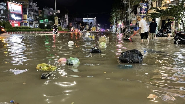 Trung tâm Cần Thơ 'thoát ngập' dù triều cường vượt báo động 3 3 Trung tâm Cần Thơ 'thoát ngập' dù triều cường vượt báo động 3 - Ảnh 2.