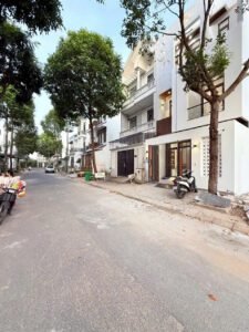 Nhà 2 Lầu Đường Số 10 KDC Nam Long